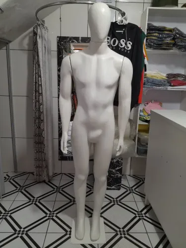 Manequins masculino 3 por 150 reais