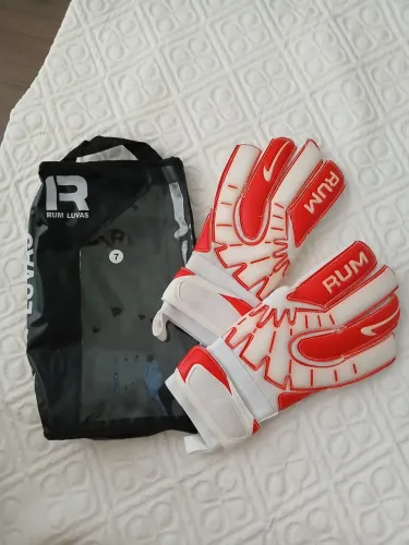Luva de goleiro nº7 nova