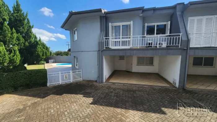 Casa em condomínio à venda no bairro Rondônia com 142 m² e 3 dormitórios/quartos.