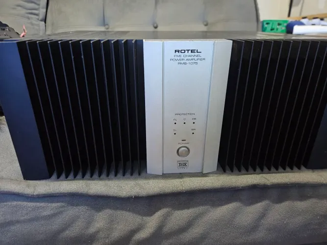 Amplificador ROTEL RMB-1075