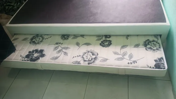 Base de cama de solteiro com auxiliar