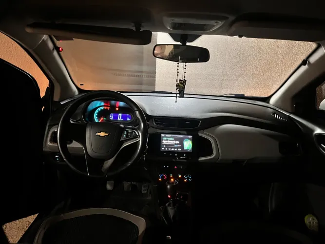 Chevrolet Onix Hatch Selecao 1.0 8V Flex Mec. 4P 2015