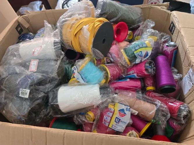 Elástico e linhas para fabricação de cintos e bolsas