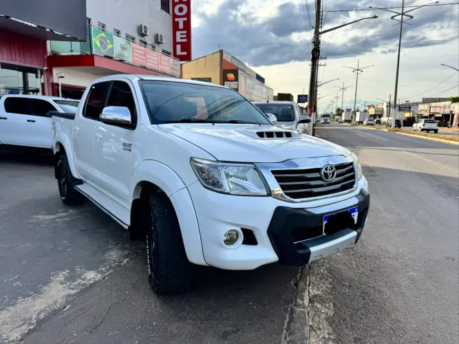 Toyota Hilux CD SRV D4-d 4X4 3.0 TDI Diesel AUT 2015