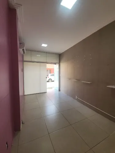 Ponto Comercial, no Ferroviário 
