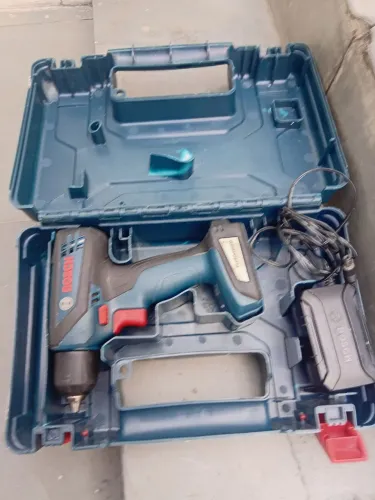 Parafusadeira Bosch ótimo estado