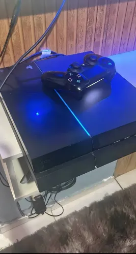 PS4 FAT+ GTA V + 2 controles original. Vendo ps4 fat em bom estado funcionando normalment