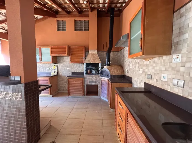Casa de 190m² com 04 quartos à venda em condomínio fechado - Jardim dos Gerânios
