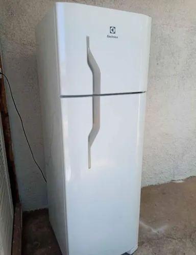 Geladeira electrolux semi nova 220v