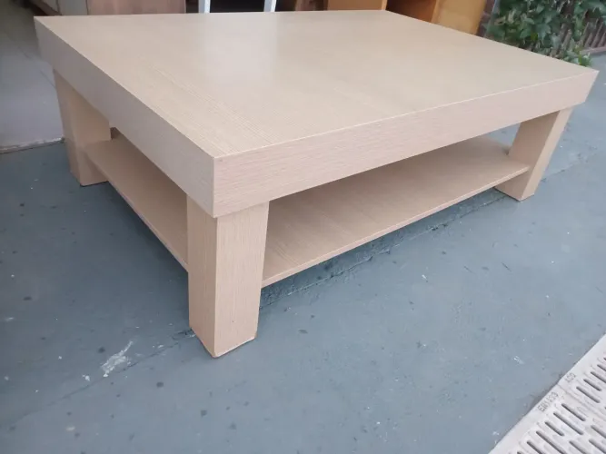 Mesa de centro em ótimo estado. (Entrego)