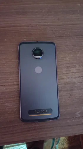Moto z2 play