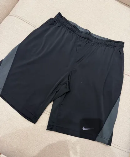 Bermuda Nike novíssima ORIGINAL tamanho G muito TOP