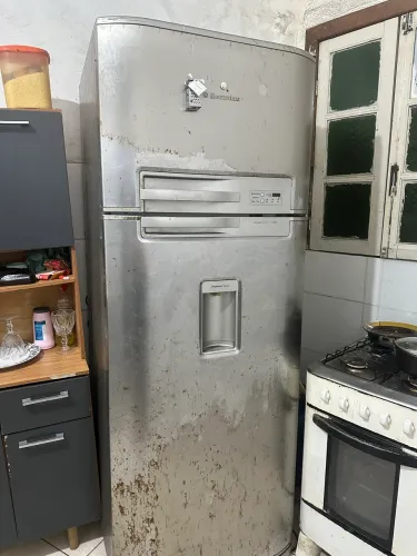 geladeira com defeito 