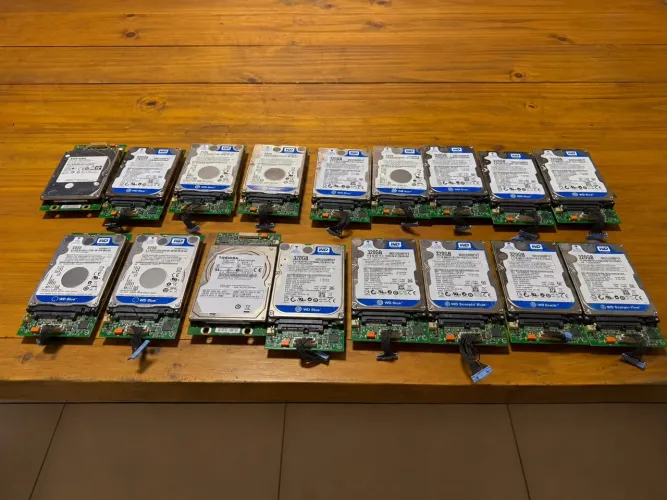 23 HDs SATA 2,5? - 320GB e 500GB