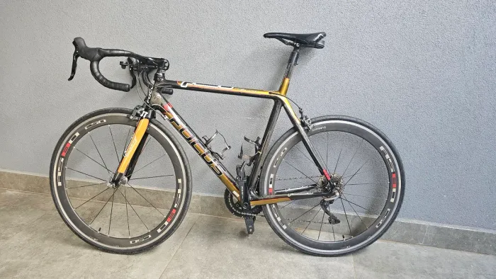 Bicicleta Speed tamanho 54 toda em carbono