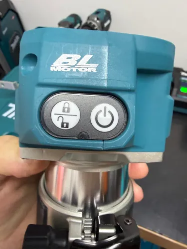 MAKITA RT Makita RT001GZ Tupia 40v a Bateria. Na Caixa sem uso !!!