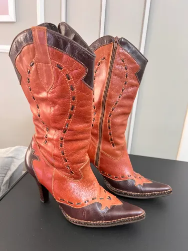 bota feminina 36 de couro legítimo estilo western/country cano alto salto fino artesana