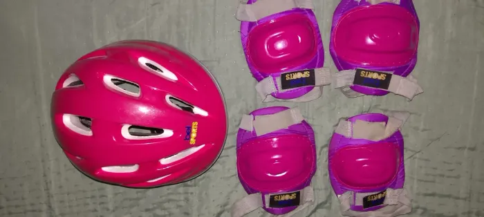 Vendo esses acessórios de proteção pra quem anda de patins