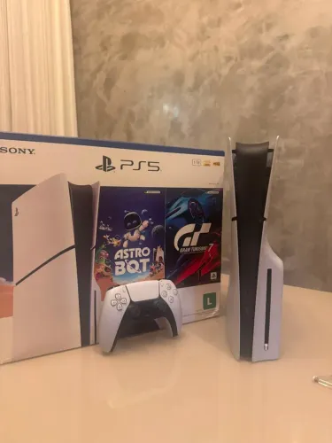Vendo ps5 midia física 4 meses de uso, acompanha controle sem drift e vem com caixa