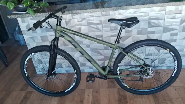 Bicicleta aro 29 guadro 29em bom estado de conservação com nota fiscal pra hoje