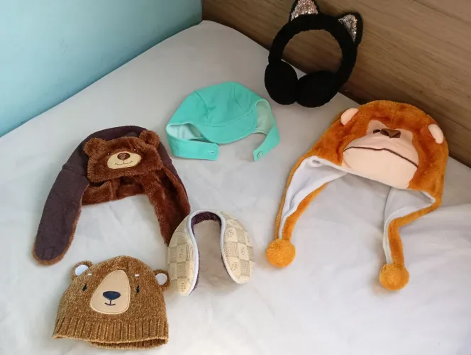 Vendo toucas de frio para bebê , e protetor de orelha a partir de 15,00.