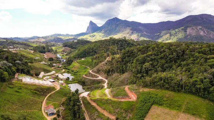 Terreno Exclusivo, com cabana, linda vista para Pedra Azul, lago e muito mais Vista Exube