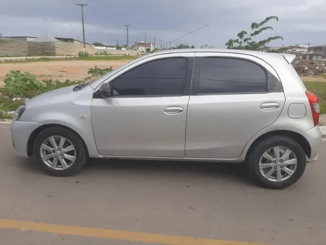Toyota Etios X 1.3 Flex 16V 5P Mec. 2015