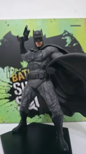 BATMAN ESQUADRÃO SUICIDA IRON STUDIOS. 