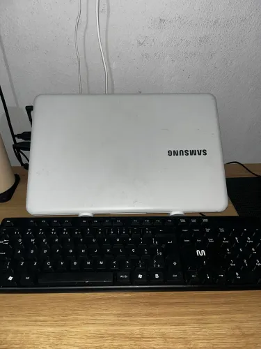 Notebook Samsung Essentials E30 i3 4GB, 1TB Full HD + Teclado Externo Incluso