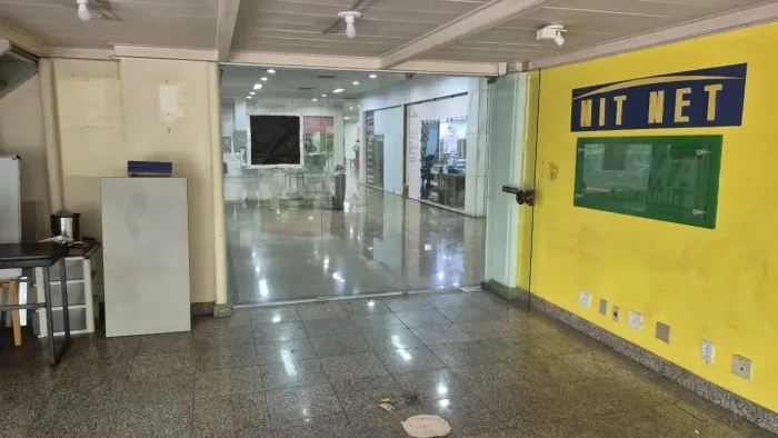 Alugue sobre loja Center V Lopes Trovão esquina Gavião Peixoto com 90,00m² em Icaraí - Nit