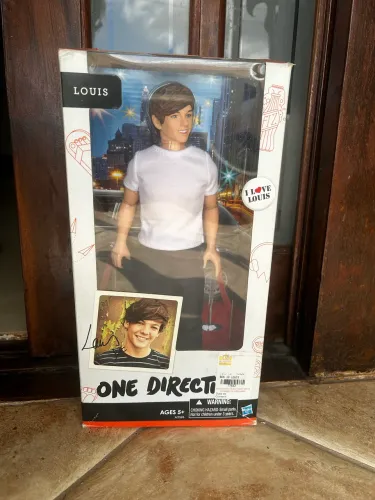 Boneco One Direction Louis Tomlinson Lacrado