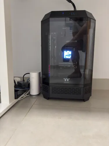 Gabinete Thermaltake The Tower 300