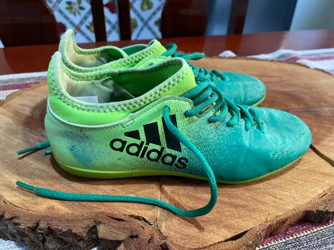 Chuteira adidas futsal