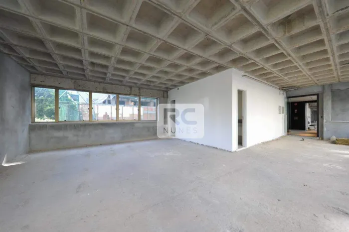 Sala com área de 74,02m² no Bairro Lourdes, Belo Horizonte/MG.