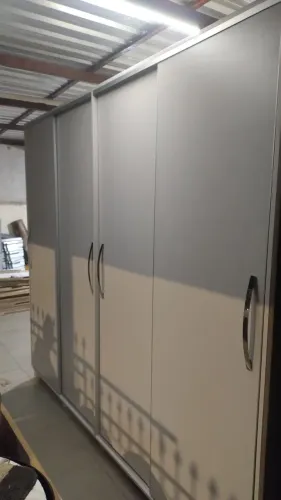 Armário em MDF 18mm com 4 portas de correr, comprimento 2,17x2,42 altura