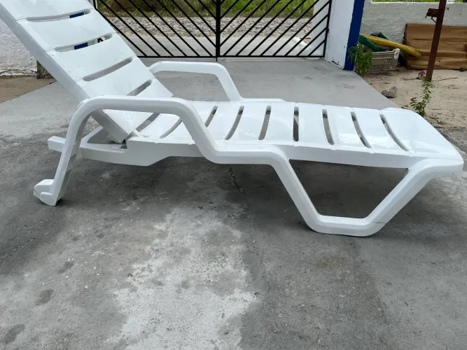 Espreguiçadeira Leblon Praia Camping Piscina Branca 4 Estágios Suporta 120kg Tramontina