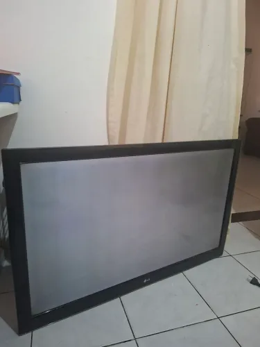 TV LG antiga de 42 polegadas