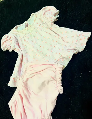 Roupinhas de bebe menina, de 0 a 6 meses, tudo muito bem cuidado