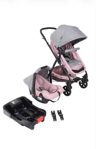 Carrinho de bebê com bebê conforto e base