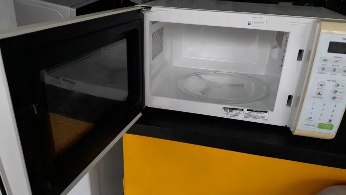 Micro-ondas consul, 20 litros - em ótimo estado.