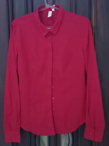 Camisa Aishty Vermelha tamanho PP manga longa NOVA ainda com tag 