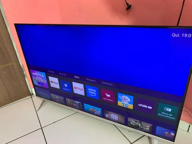 Smart TV Philips 50 polegadas 4K borda infinita completa