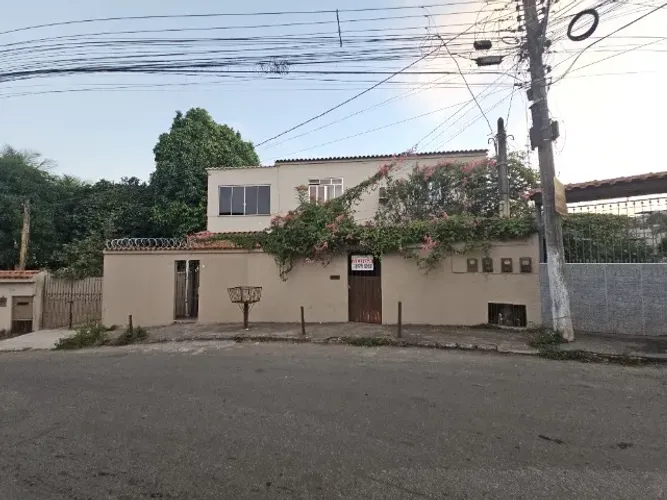CASA NO BAIRRO BELMONTE