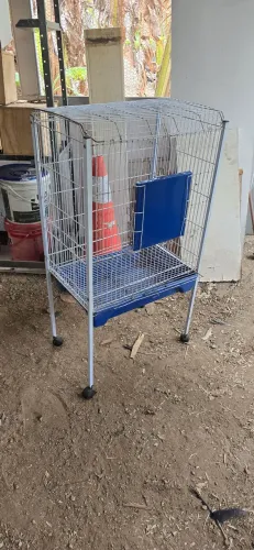 Gaiola/viveiro bem conservado 