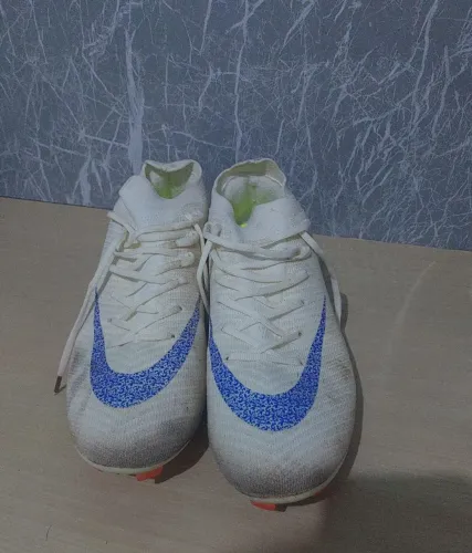 Chuteira Nike tam 42 nova, usada 3 vezes só