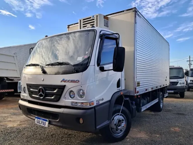 MB Accelo 1016 4X2 Baú Refrigerado - (2012)