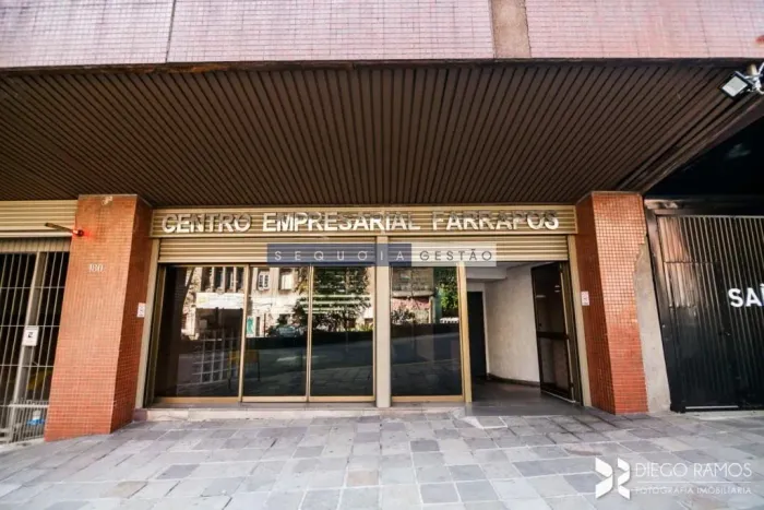 Conjunto Comercial em Floresta - Porto Alegre, RS
