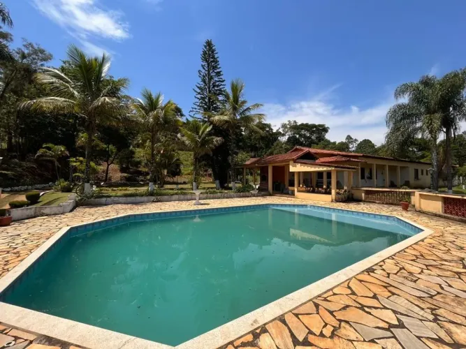 Casa com 6 quartos à venda, 508 m² por R$ 2.000.000 - Chácaras Passos Del Rey - Juiz de Fo