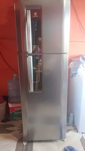 Geladeira Eletrolux com defeito 