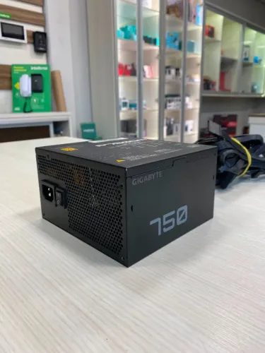 Fonte Seminova P750GM 750W Gigabyte